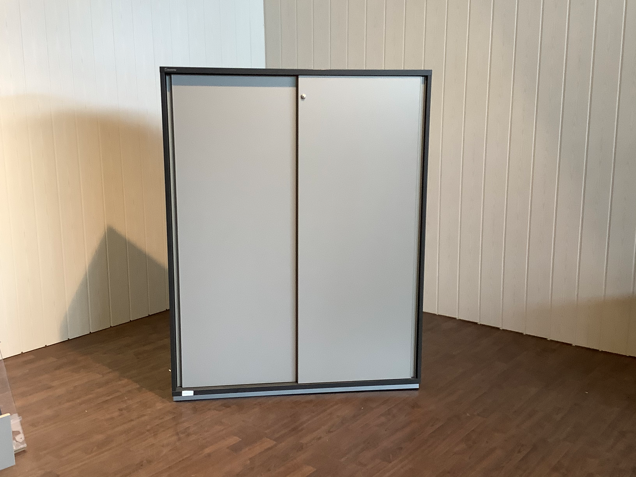 Aktenschränke & Regale / bueromoebel-outlet.at