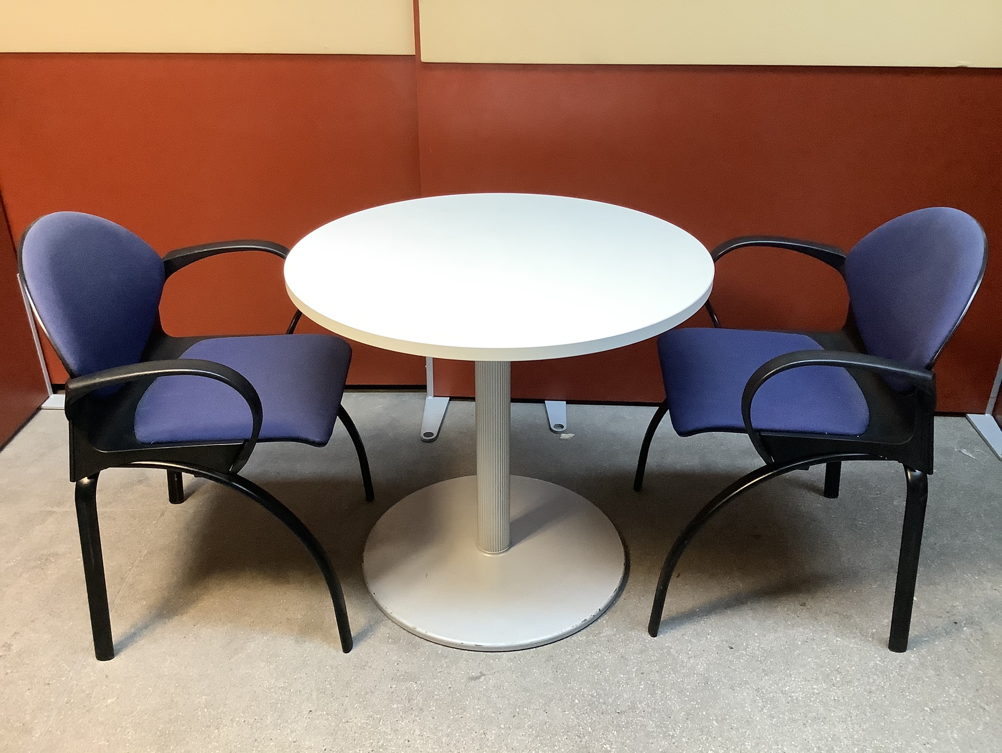 Besprechungstisch rund weiß mit hellgrauem Gestell 80x80x 72cm Höhe 