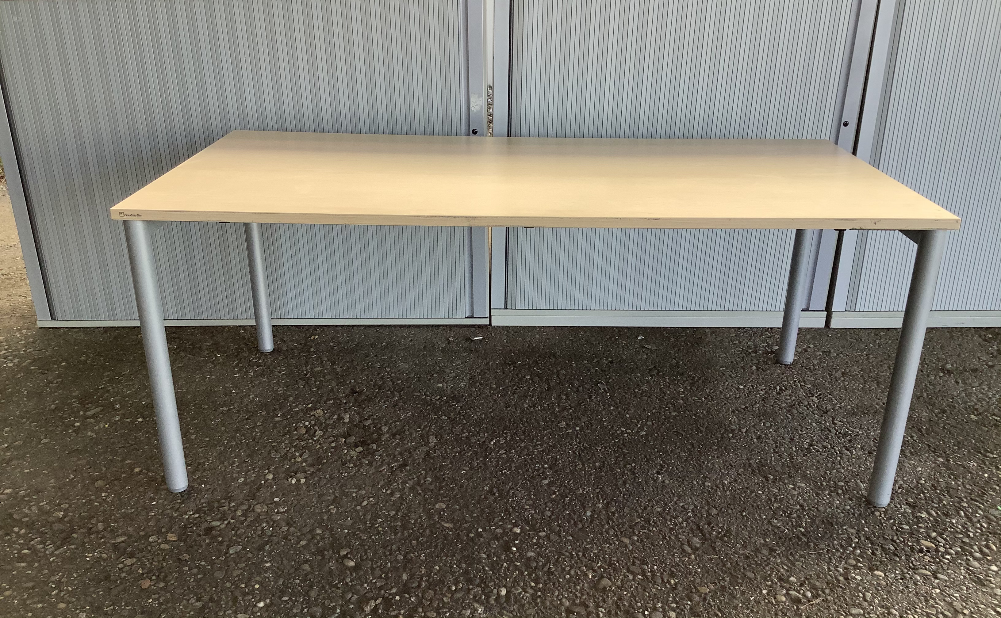 Schreibtische / bueromoebel-outlet.at