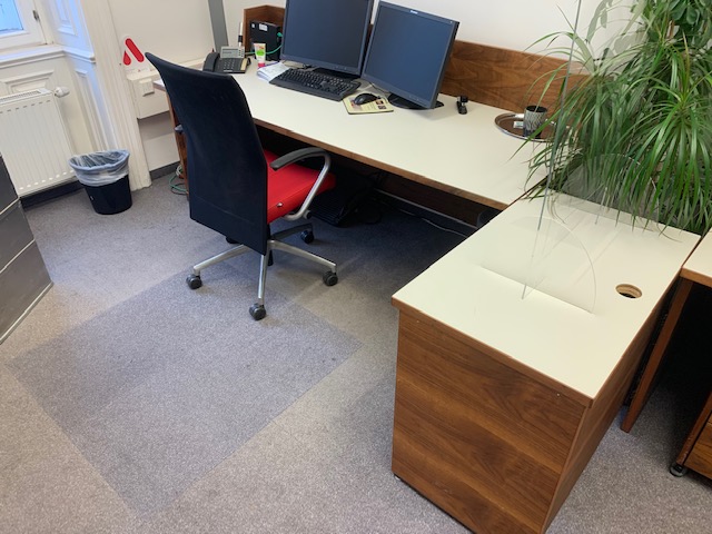 Schreibtische / bueromoebel-outlet.at