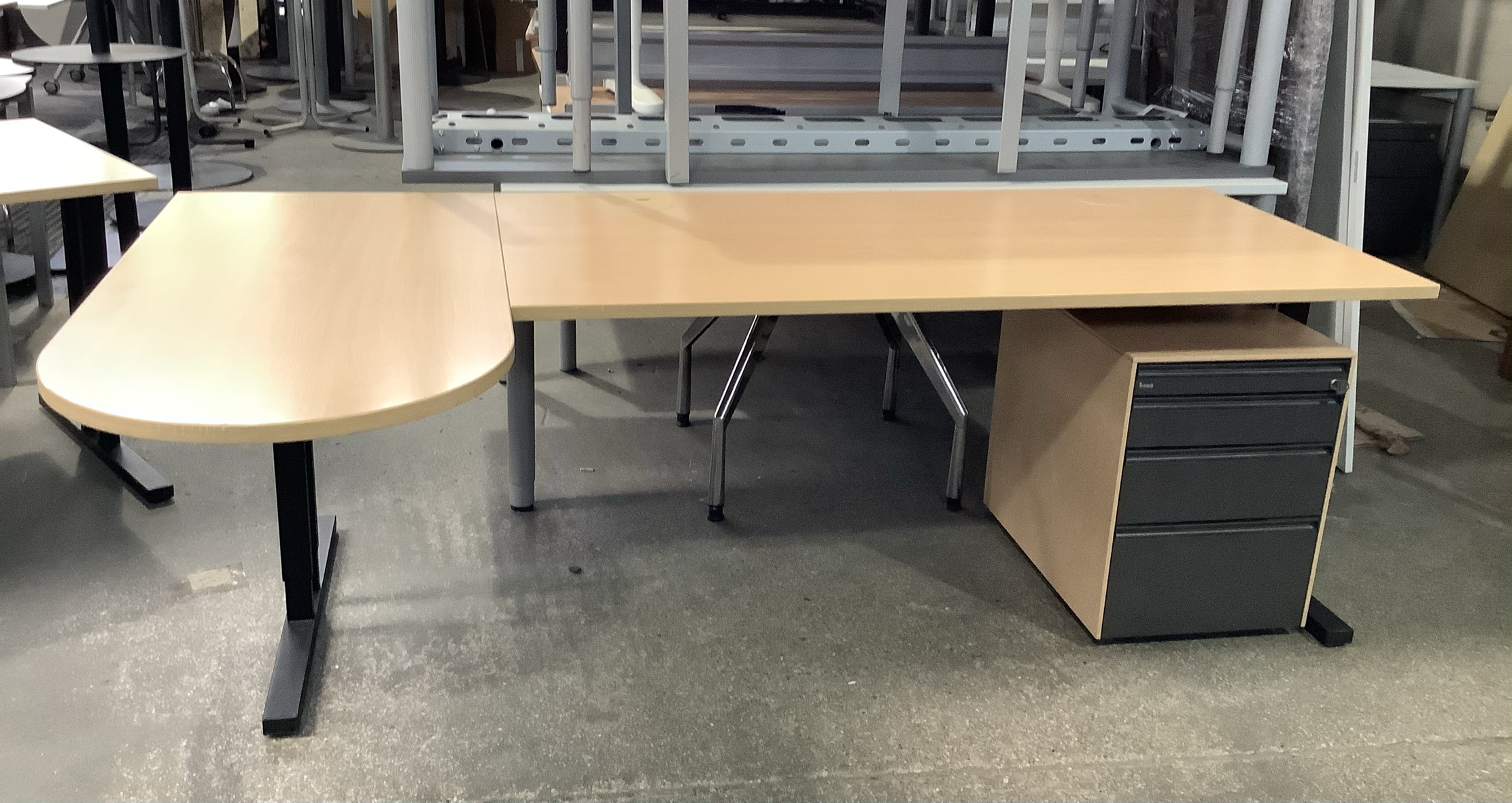 Schreibtische / bueromoebel-outlet.at