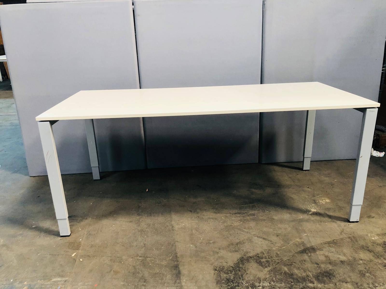 Schreibtische / bueromoebel-outlet.at