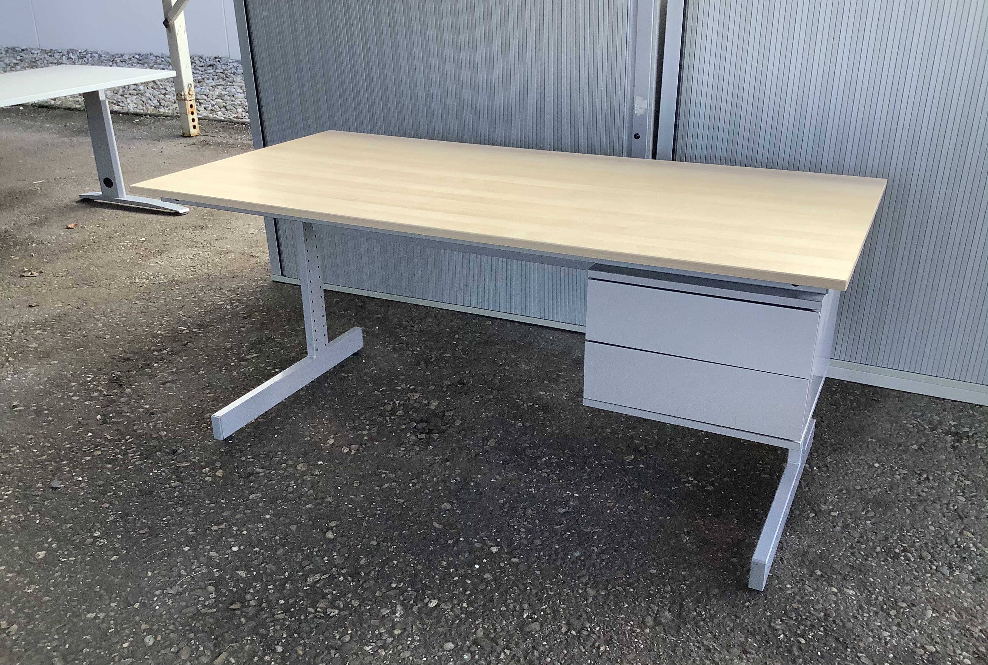 Schreibtische / bueromoebel-outlet.at