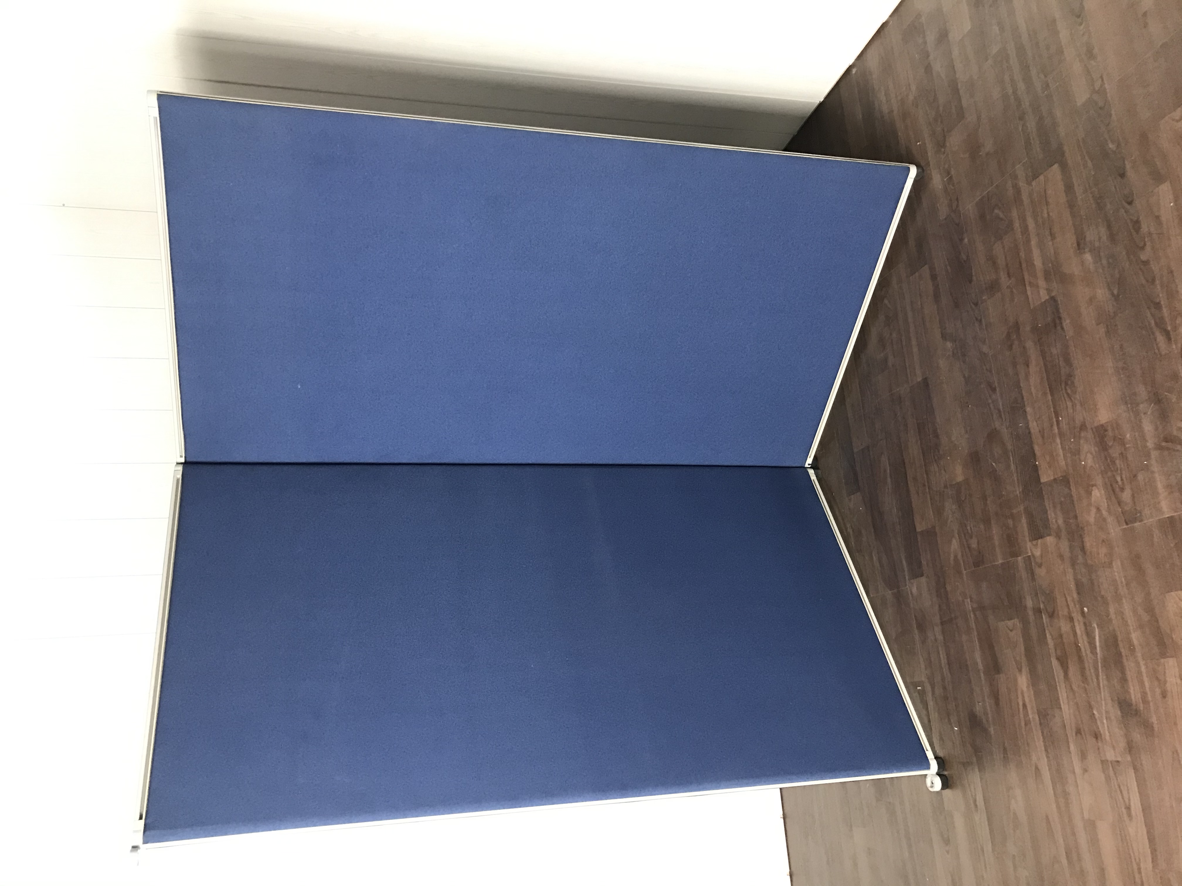 Trennwand in Blau